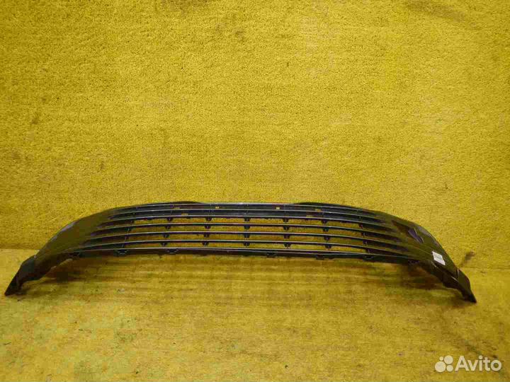 Решетка переднего бампера Toyota Camry xv70 (2018