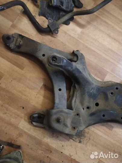 Подрамник передний Джили Эмгранд седан