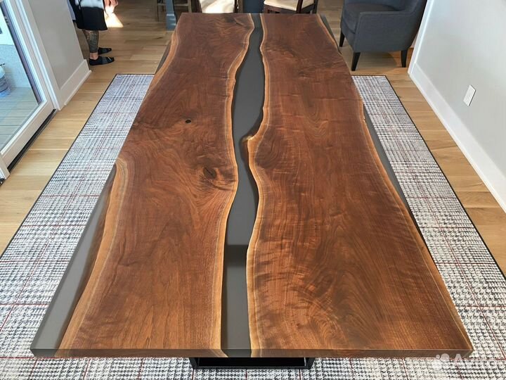 Стол из Карагача и эпоксидной смолы