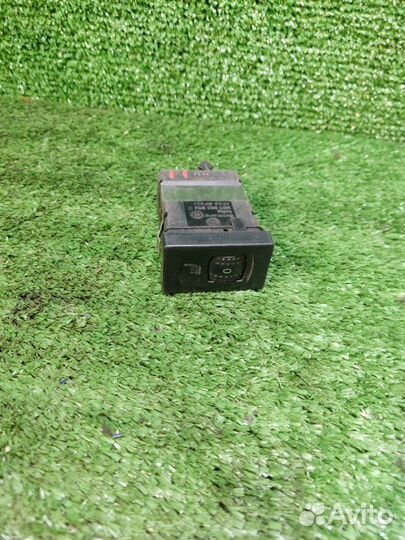 Кнопка обогрева сидений Volkswagen Passat B5