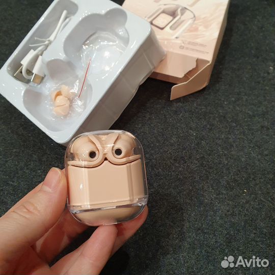 Беспроводные наушники / розовые / новые