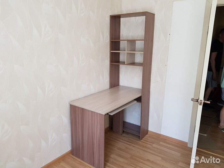Стол с полками