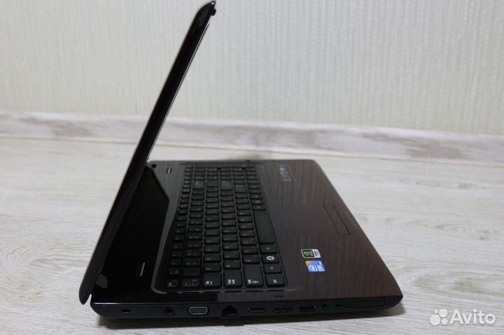 Samsung 17.3