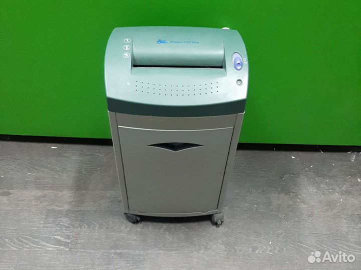 Уничтожитель бумаг (шредер) Piranha 7