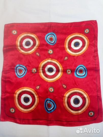 Платочки шейные разные