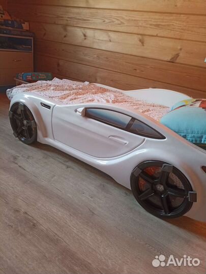 Детская кровать машинка