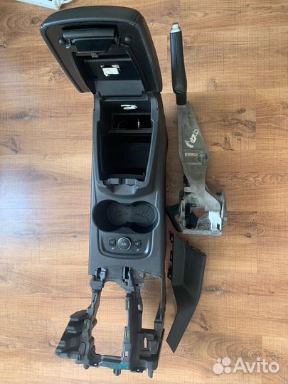 Средняя консоль подлокотник ford focus III