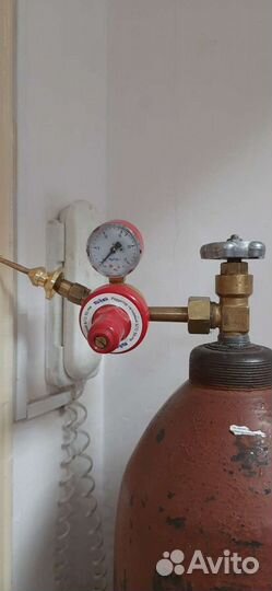 Гелиевый баллон с редуктором