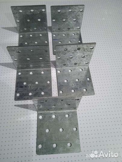 Подставка на колесах и уголки