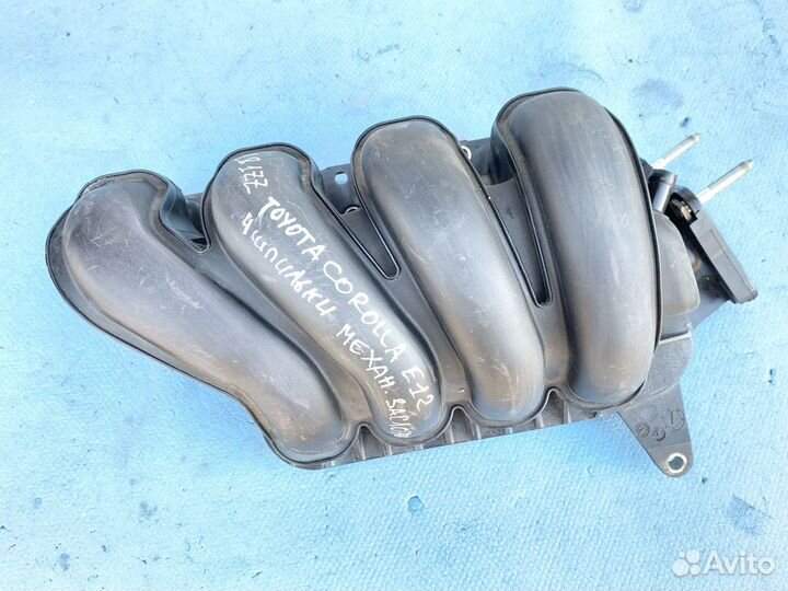 Toyota Corolla E12 2001-2006г коллектор впускной