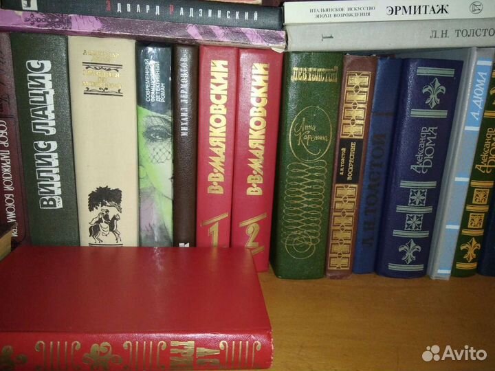 Книги классика (поэзия,повести,романы), детективы