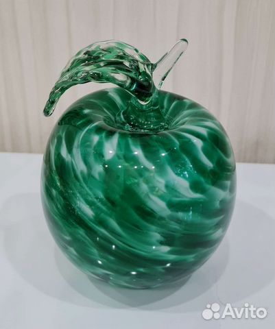 Стеклянное яблоко для декора