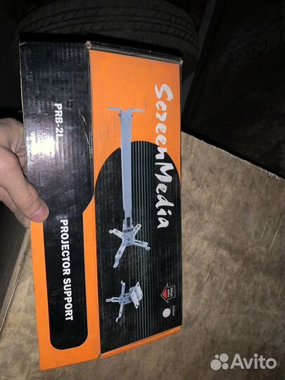 Крепление телевизора / проектора