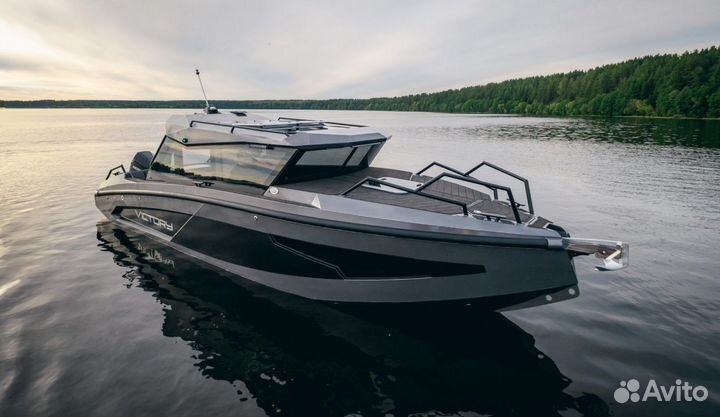 Каютный катер с хардтопом Victory A8