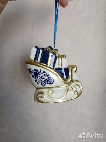Елочная игрушка фарфор Санки гжель