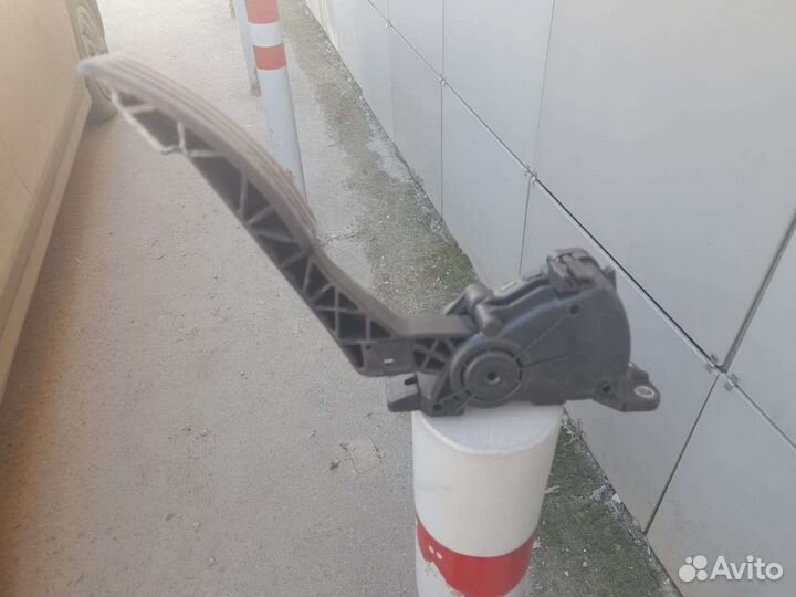 Педаль газа Рено Дастер