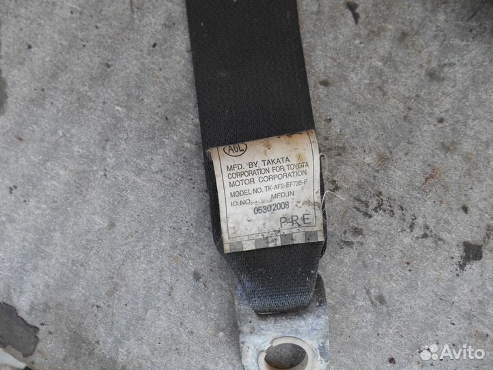 Передний ремень безопасности Toyota Corolla E15