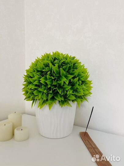 Искусственные цветы в горшках