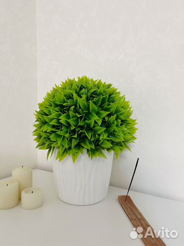 Искусственные цветы в горшках