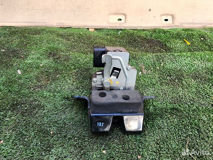 Замок крышки багажника SsangYong New Actyon 2 G20D