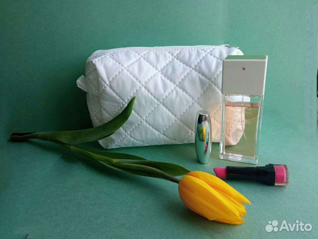 Новая косметичка белая большая