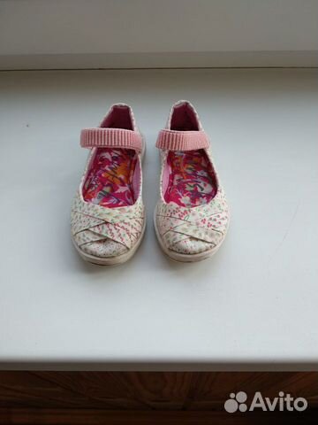 Сандалии для девочки закрытые
