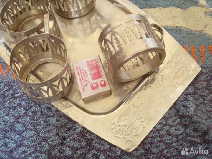 Поднос и подстаканники