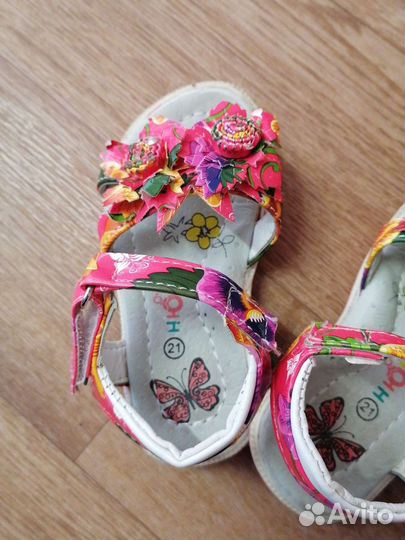 Сандалии на девочку