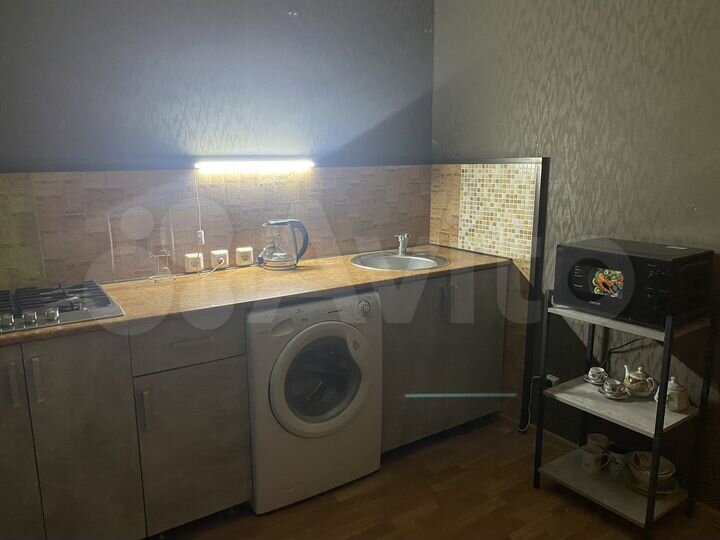 2-к. квартира, 42 м², 1/10 эт.