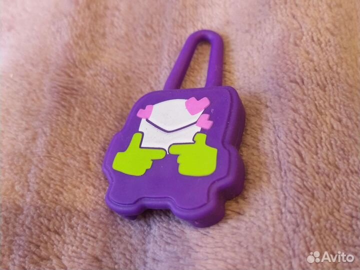 Игрушки и наклейки