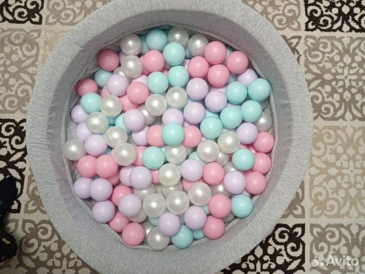 Сухой бассейн с шариками