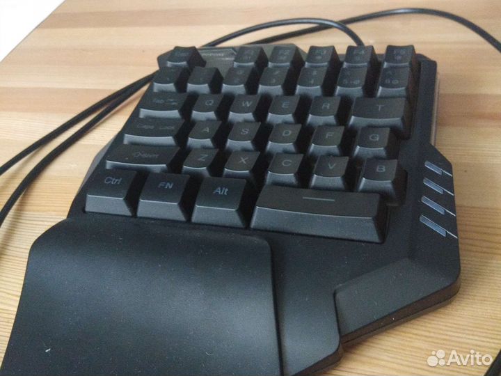 Клавиатура для гаджетов для одной руки