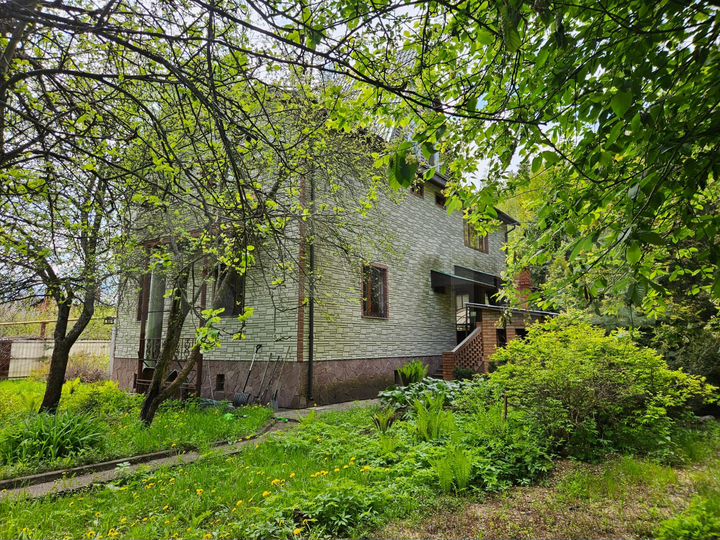 Дом 194,4 м² на участке 12 сот.