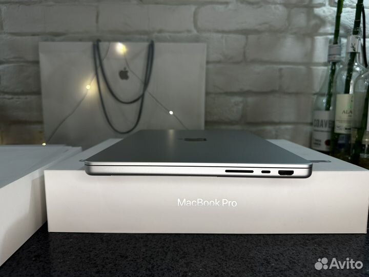 MacBook Pro 14 2021 M1 Pro/16 GB/1 Tb/2 цикла