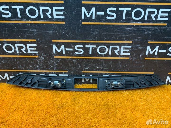 Накладка замка багажника Volkswagen Tiguan 5N cczd