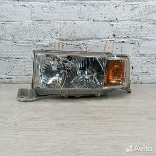 Фара передняя левая Toyota Bb NCP31 2005