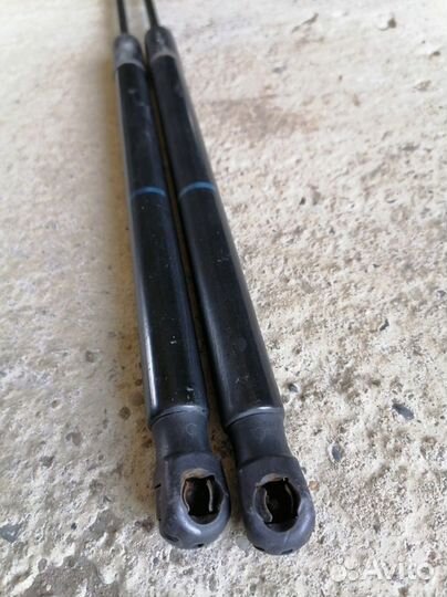 Амортизатор багажника задний Audi A1 8X 1.4 caxd