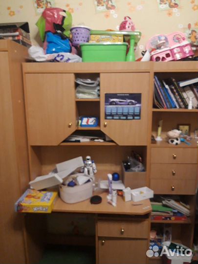 Школьный уголок и кровать