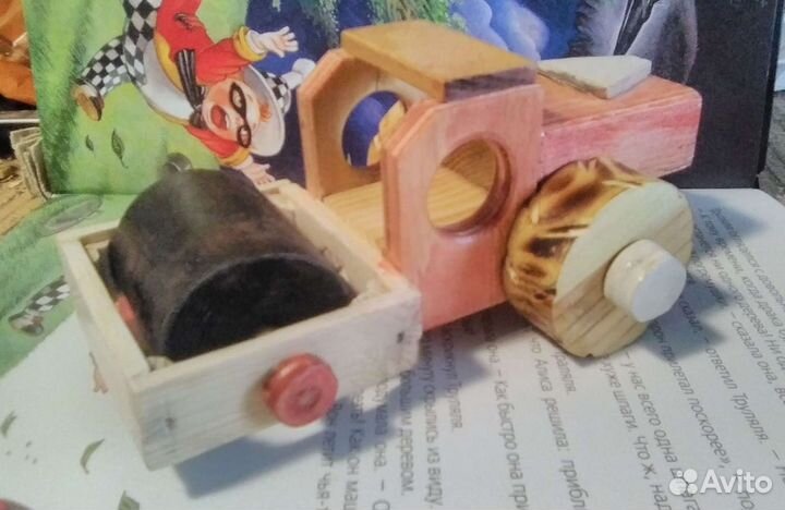 Игрушечная машина каток