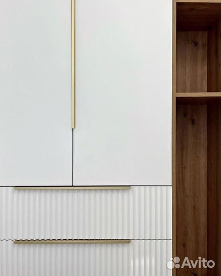 Шкаф белый до потолка на заказ