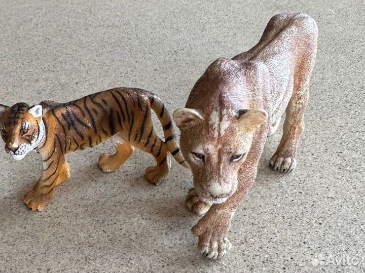 Фигурки животных schleich и collecta