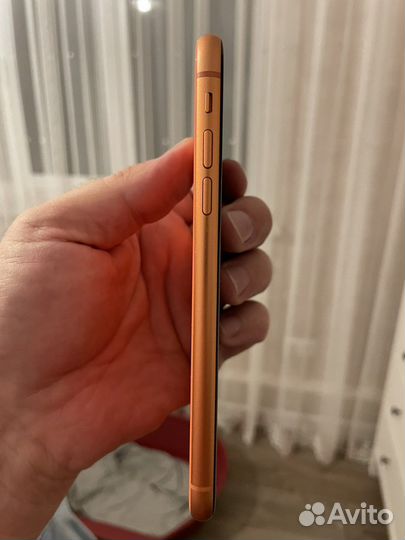Телефон iPhone XR 64 GB