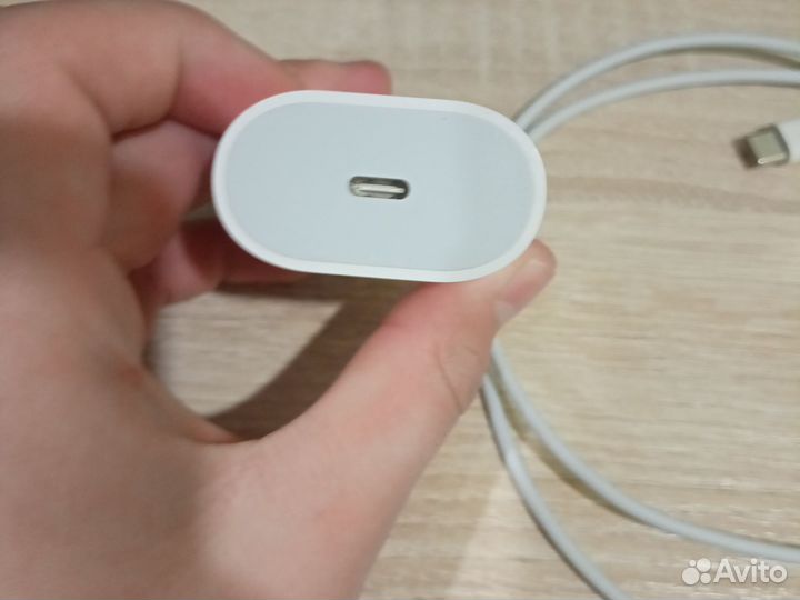 Зарядка на iPhone шнур и блок