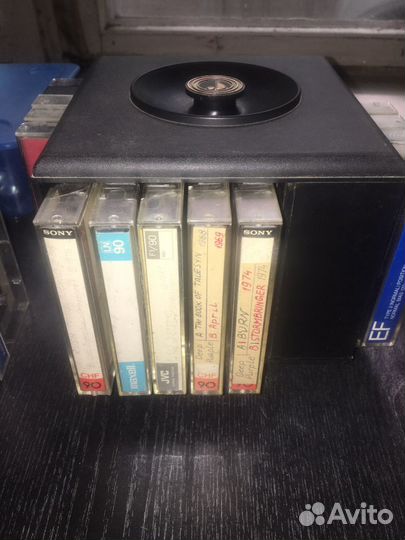 Стойка для аудиокассет и аудиокассеты