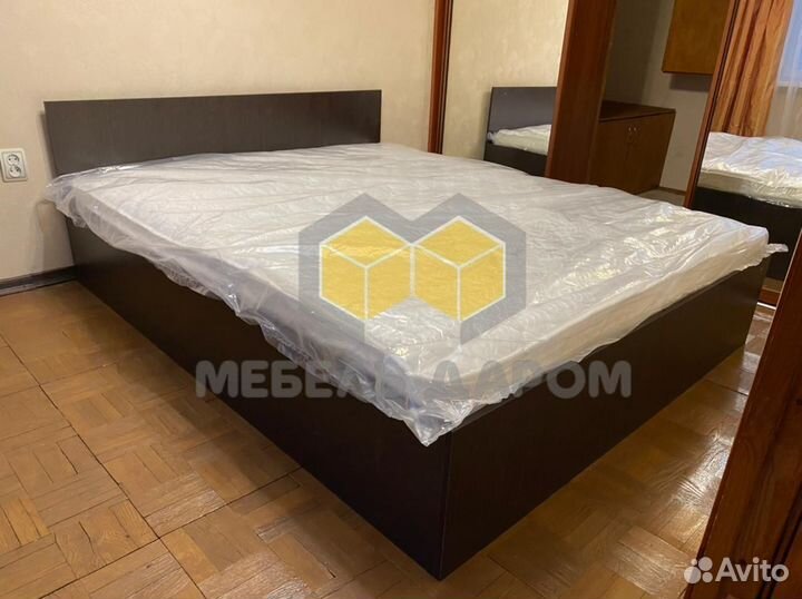 Кровать с матрасом