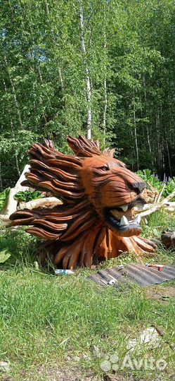 Лев из цельного корня дерева