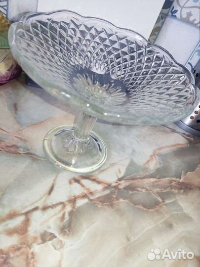 Блюдо стеклянное на ножке для фруктов и конфет