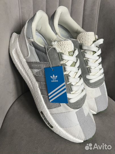 Кроссовки бело-серые eur 44