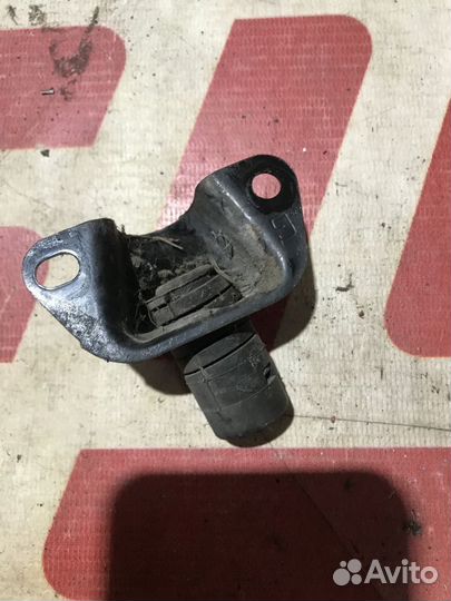 Отбойник двери багажника Nissan X-Trail II (2007—2