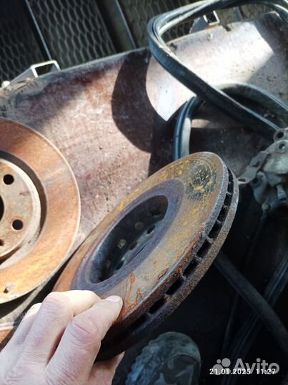 Диск тормозной вентилируемый передний passat B5